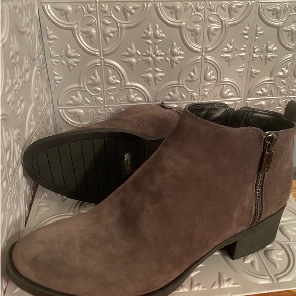 NWOT Macy’s Kenneth Cole Ankle Boots - Picture 5 of 5